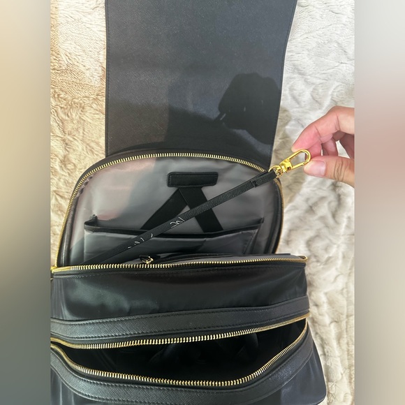 Lux & Nyx THE ZOE 15” LAPTOP BACKPACK black with gold hardware - Picture 11 of 15